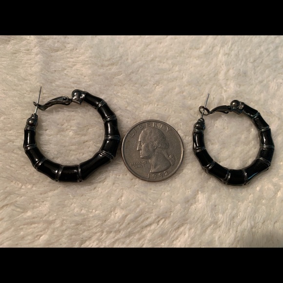 Four sets of earrings - Picture 9 of 12